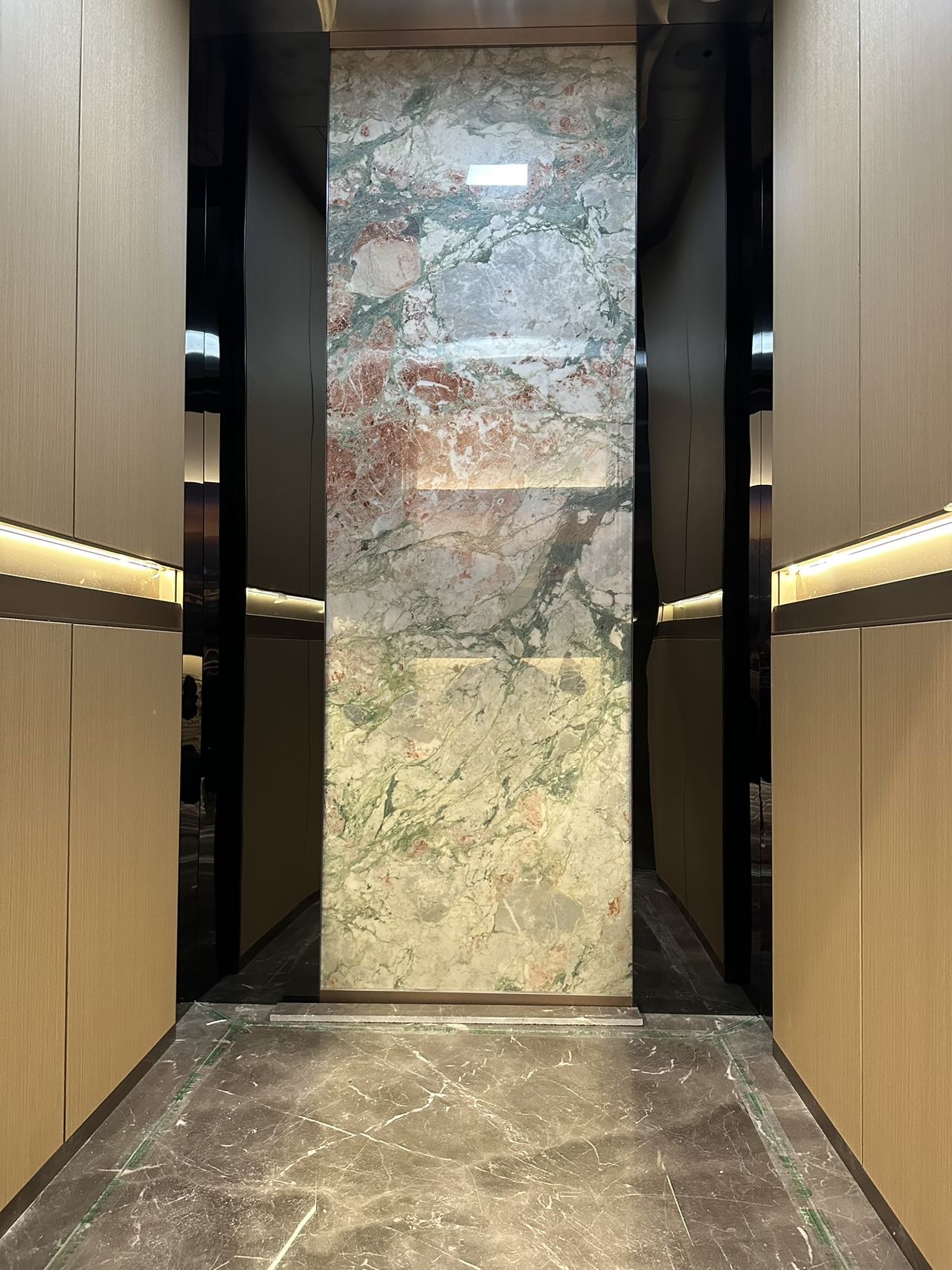 青島潤佳昱曜工貿發展有限公司