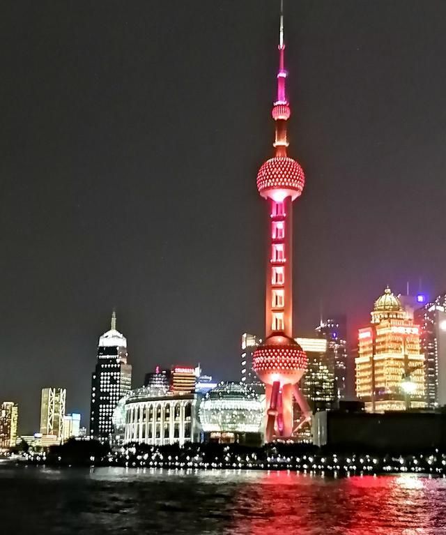 实拍：上海十大地标摩天建筑之一，中国首批5A景区，夜景美翻了