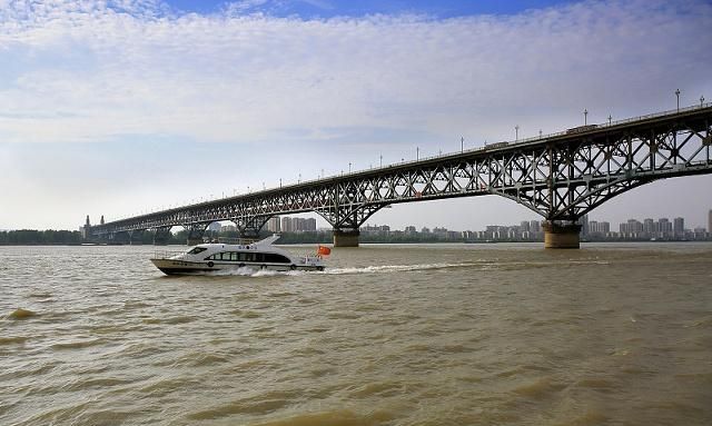 曾是世界上最长的公铁两用桥，如今成为一座城市的标志性建筑