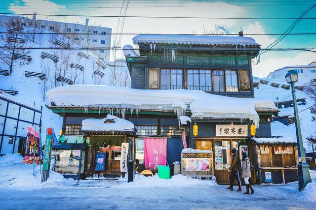 日本的这座小城，有个经典的十字路口，汇集颇具童话感的欧式建筑