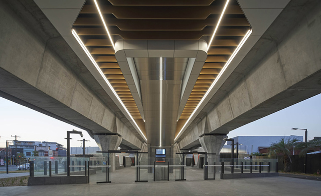建筑师设计高架火车站