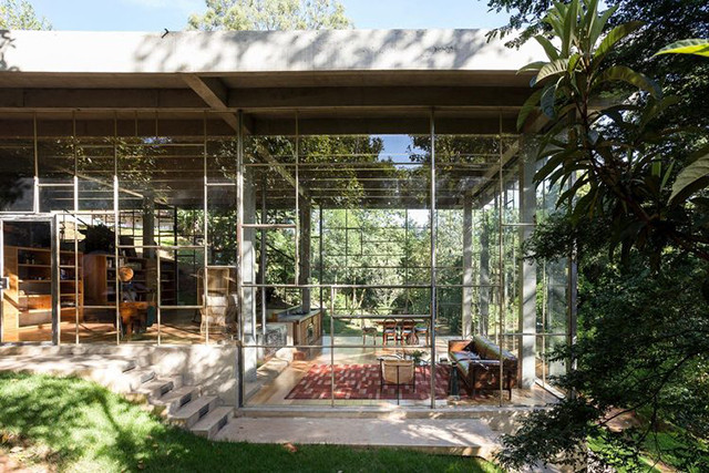 年轻建筑师团队打造巴西树林中的玻璃图书馆