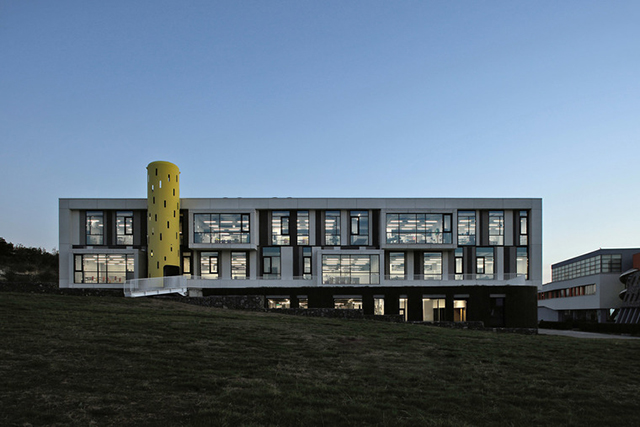 建筑师设计：亚美尼亚中学教学楼