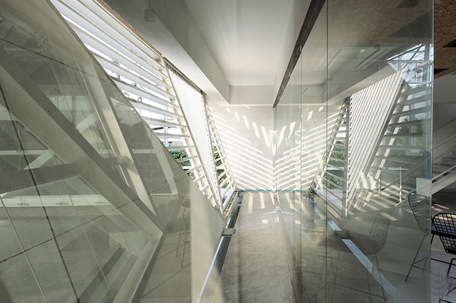 建筑师设计超现实的几何式办公楼
