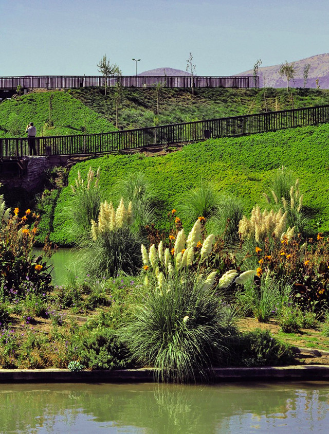 智利景观设计师巧妙利用三点设计河滨公园