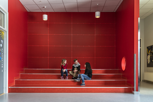 挪威建筑师设计色块组合的古尔学校