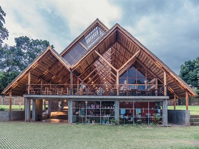 乌干达桉树打造茅草屋顶日式餐厅